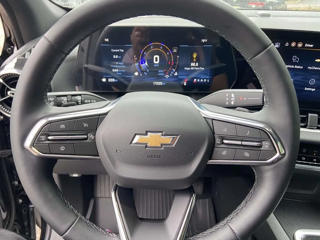 2026 Chevrolet Equinox LT thumbnail 31