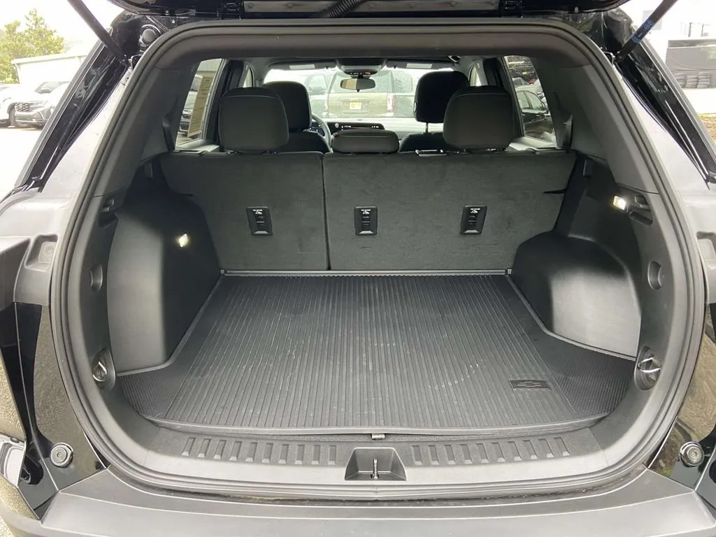 2026 Chevrolet Equinox LT thumbnail 9