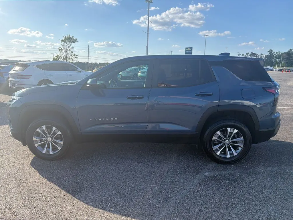 2026 Chevrolet Equinox LT thumbnail 2