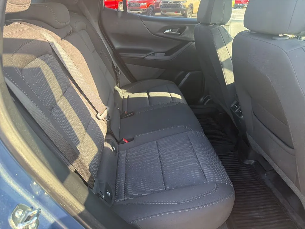 2026 Chevrolet Equinox LT thumbnail 4