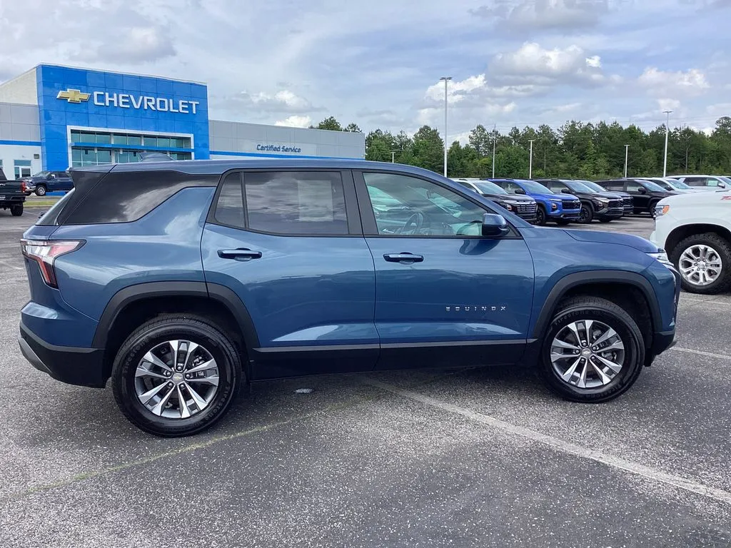 2026 Chevrolet Equinox LT thumbnail 9