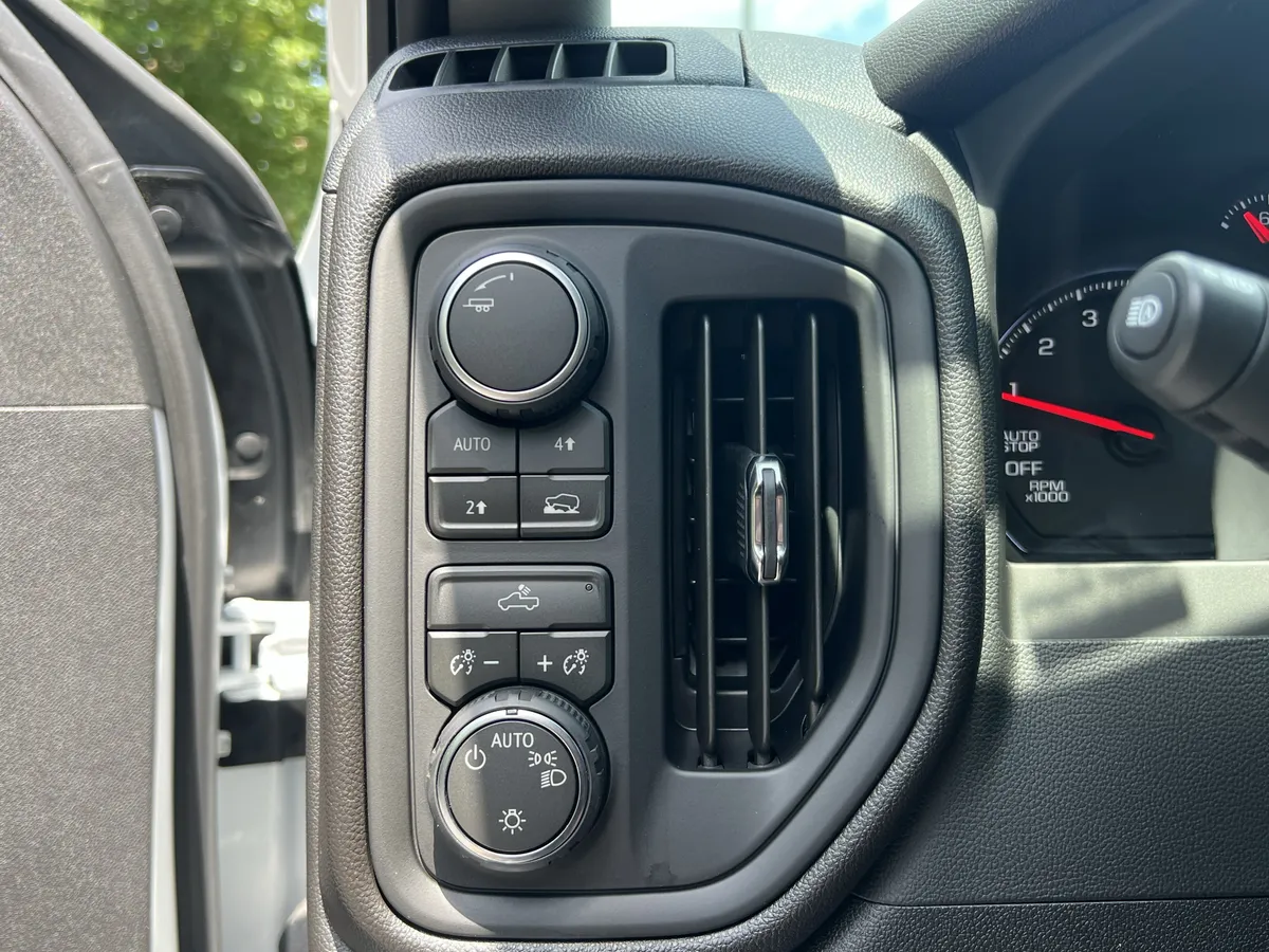 2026 Chevrolet Silverado 1500 Custom thumbnail 17