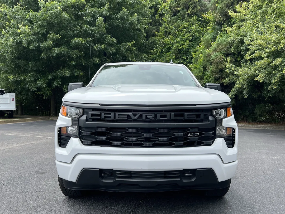 2026 Chevrolet Silverado 1500 Custom thumbnail 2