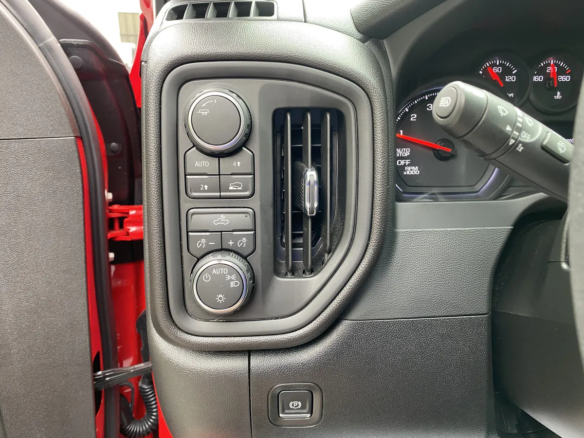 2026 Chevrolet Silverado 1500 Custom thumbnail 17