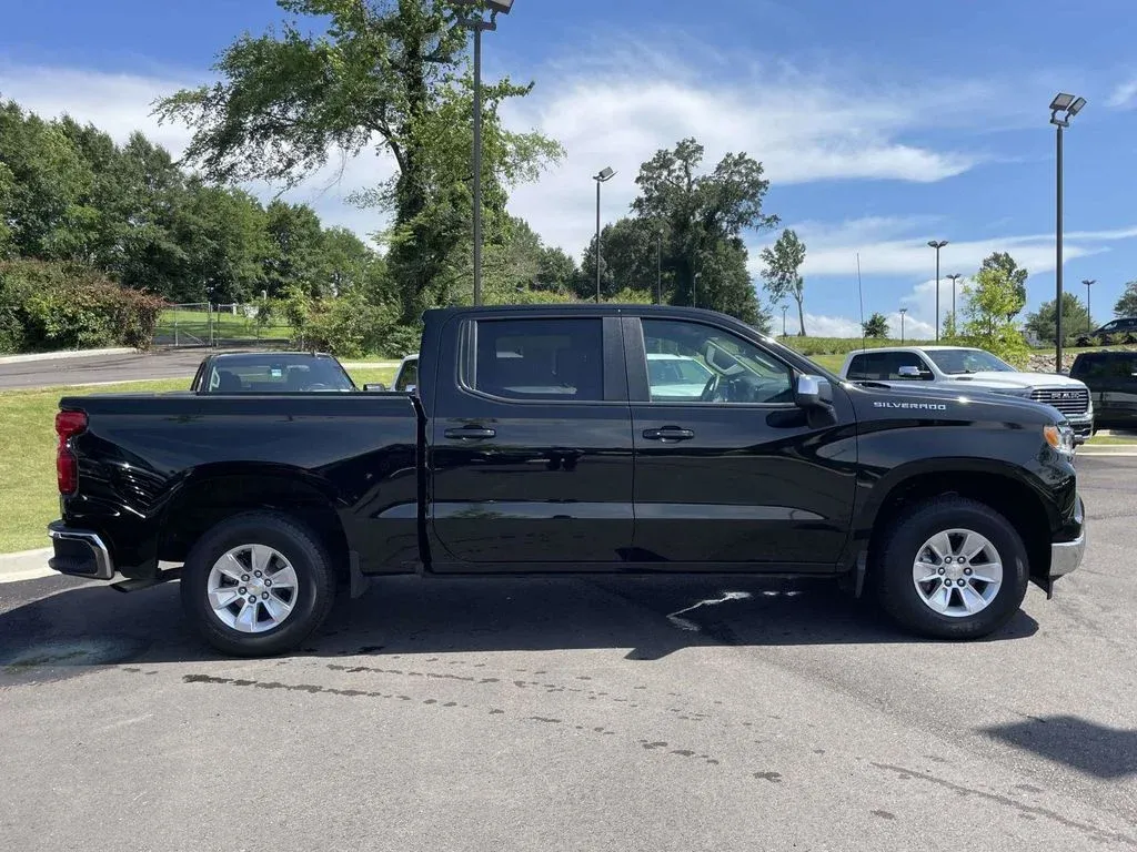2026 Chevrolet Silverado 1500 LT thumbnail 2