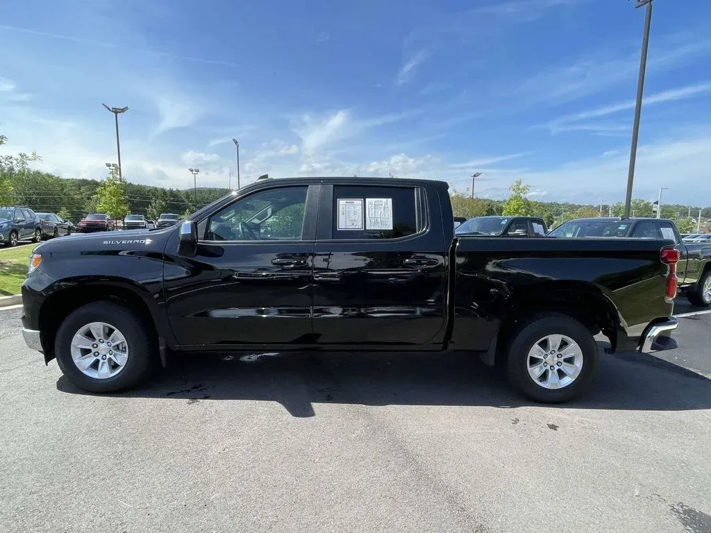 2026 Chevrolet Silverado 1500 LT thumbnail 5