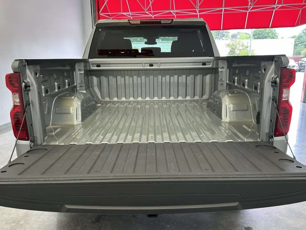 2026 Chevrolet Silverado 1500 LT thumbnail 13