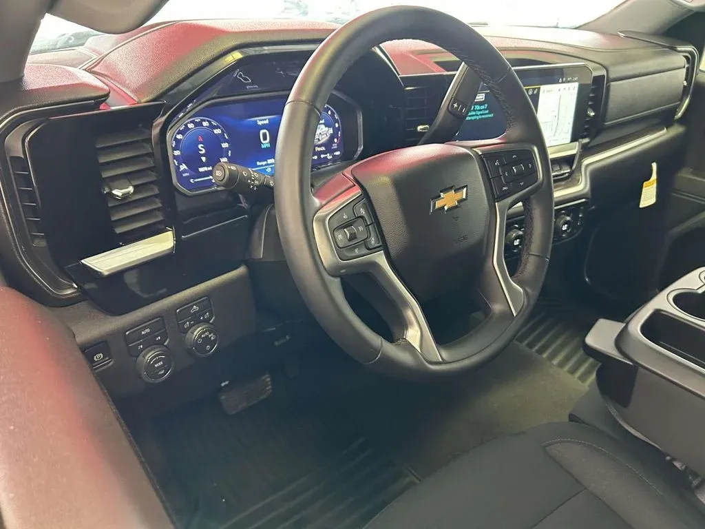 2026 Chevrolet Silverado 1500 LT thumbnail 15