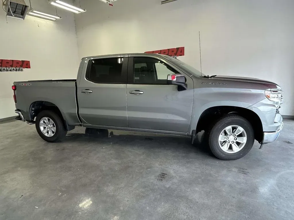 2026 Chevrolet Silverado 1500 LT thumbnail 2