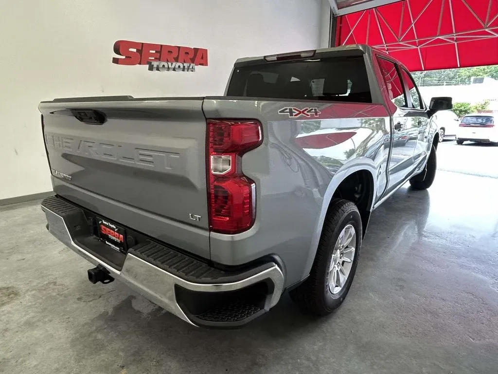 2026 Chevrolet Silverado 1500 LT thumbnail 3