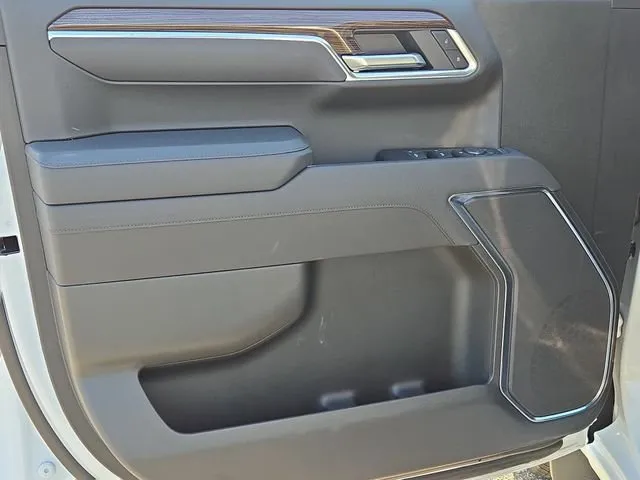 2026 Chevrolet Silverado 1500 LT thumbnail 16
