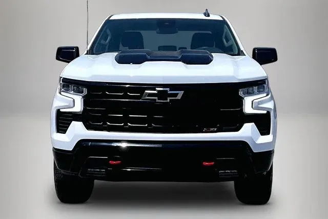 2026 Chevrolet Silverado 1500 LT Trail Boss thumbnail 3