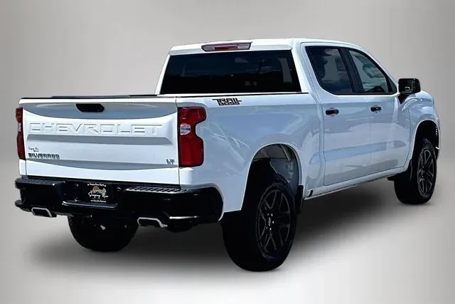 2026 Chevrolet Silverado 1500 LT Trail Boss thumbnail 5