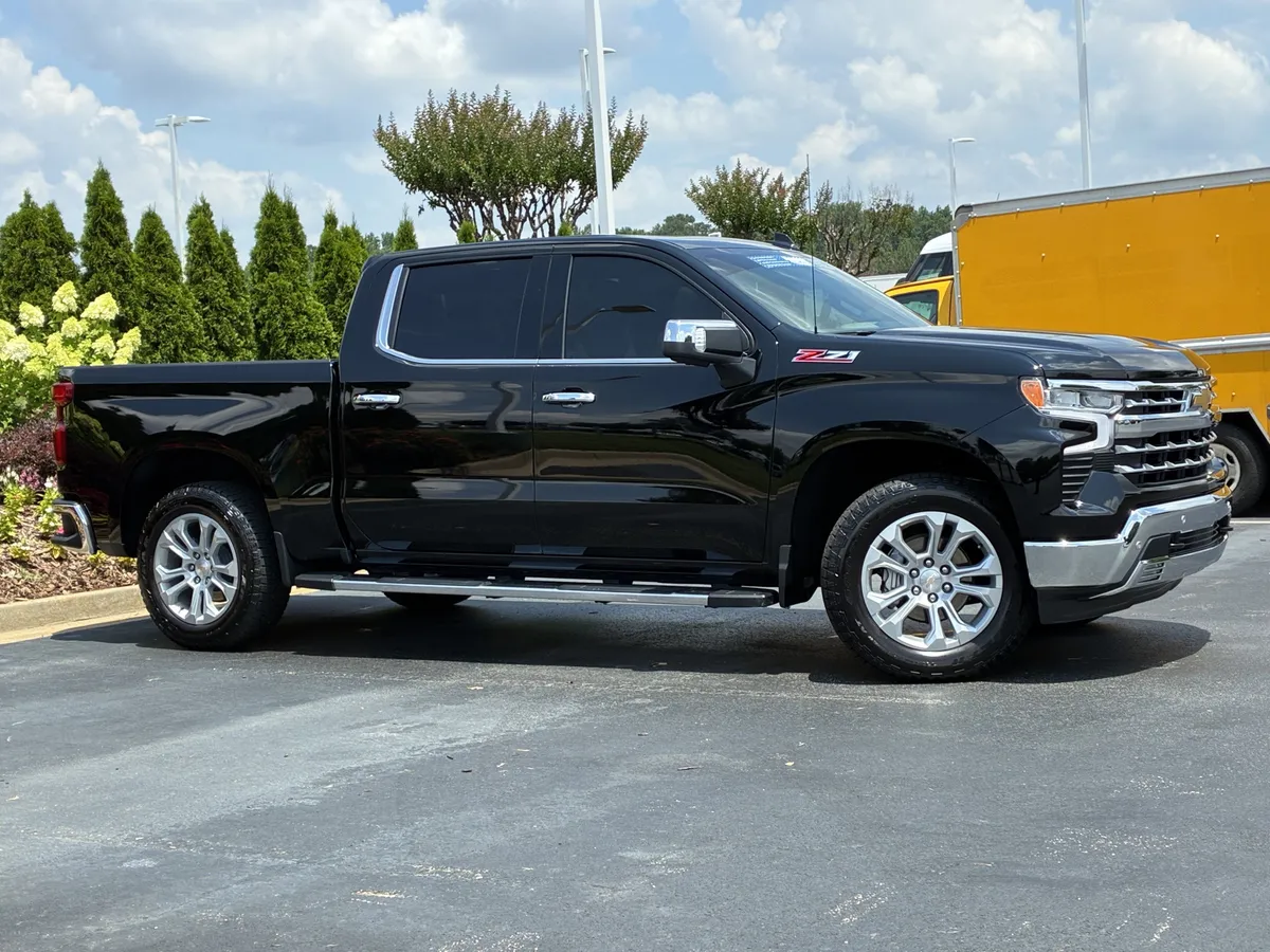 2026 Chevrolet Silverado 1500 LTZ thumbnail 2