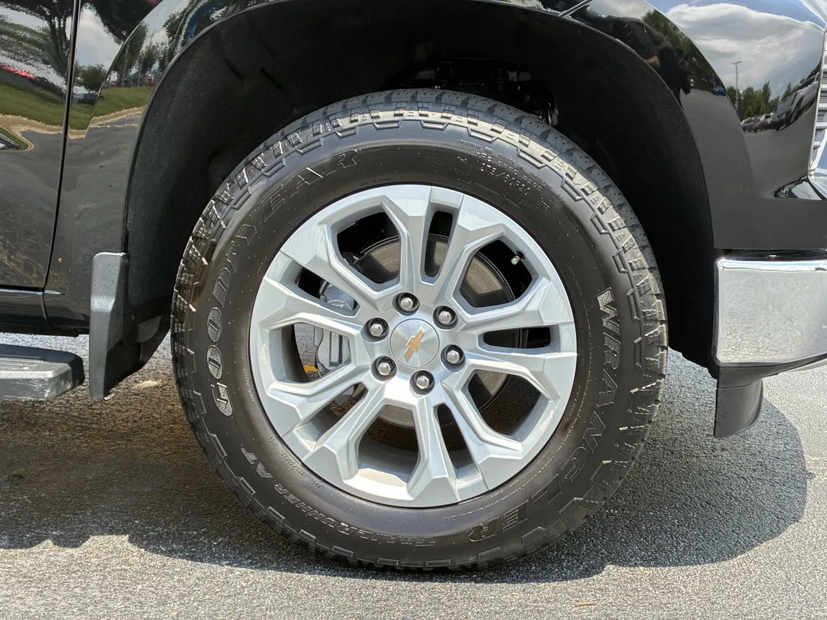 2026 Chevrolet Silverado 1500 LTZ thumbnail 5