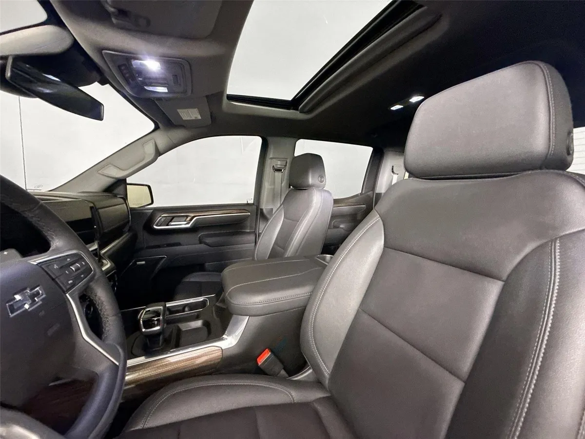 2026 Chevrolet Silverado 1500 RST thumbnail 3