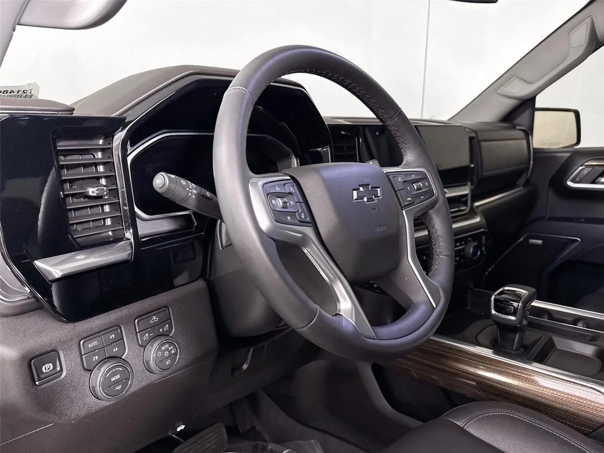2026 Chevrolet Silverado 1500 RST thumbnail 4