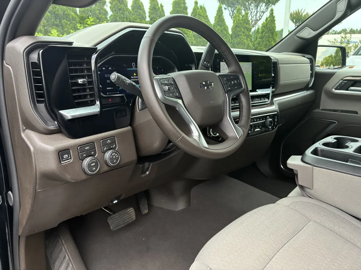 2026 Chevrolet Silverado 1500 RST thumbnail 22