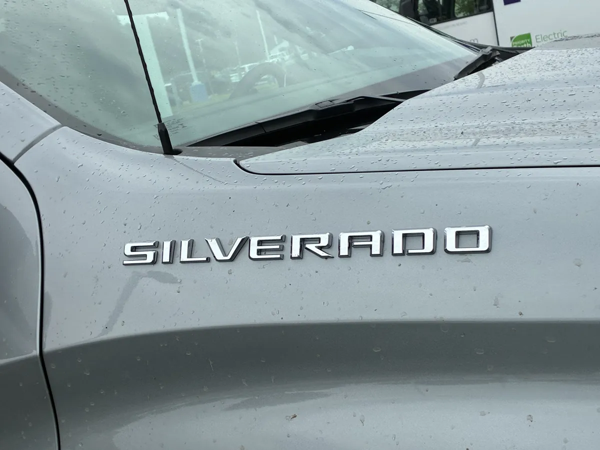 2026 Chevrolet Silverado 1500 RST thumbnail 6