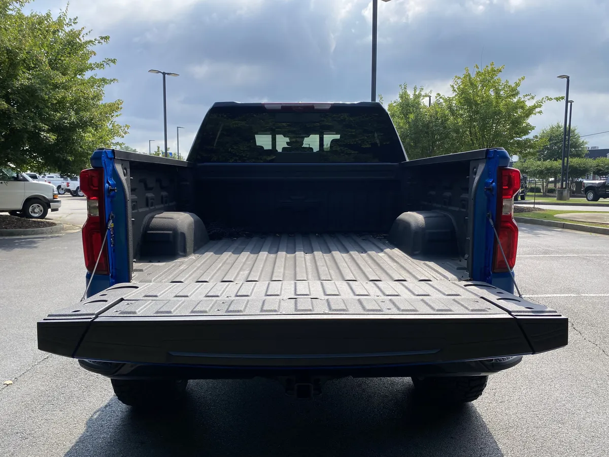 2026 Chevrolet Silverado 1500 ZR2 thumbnail 11