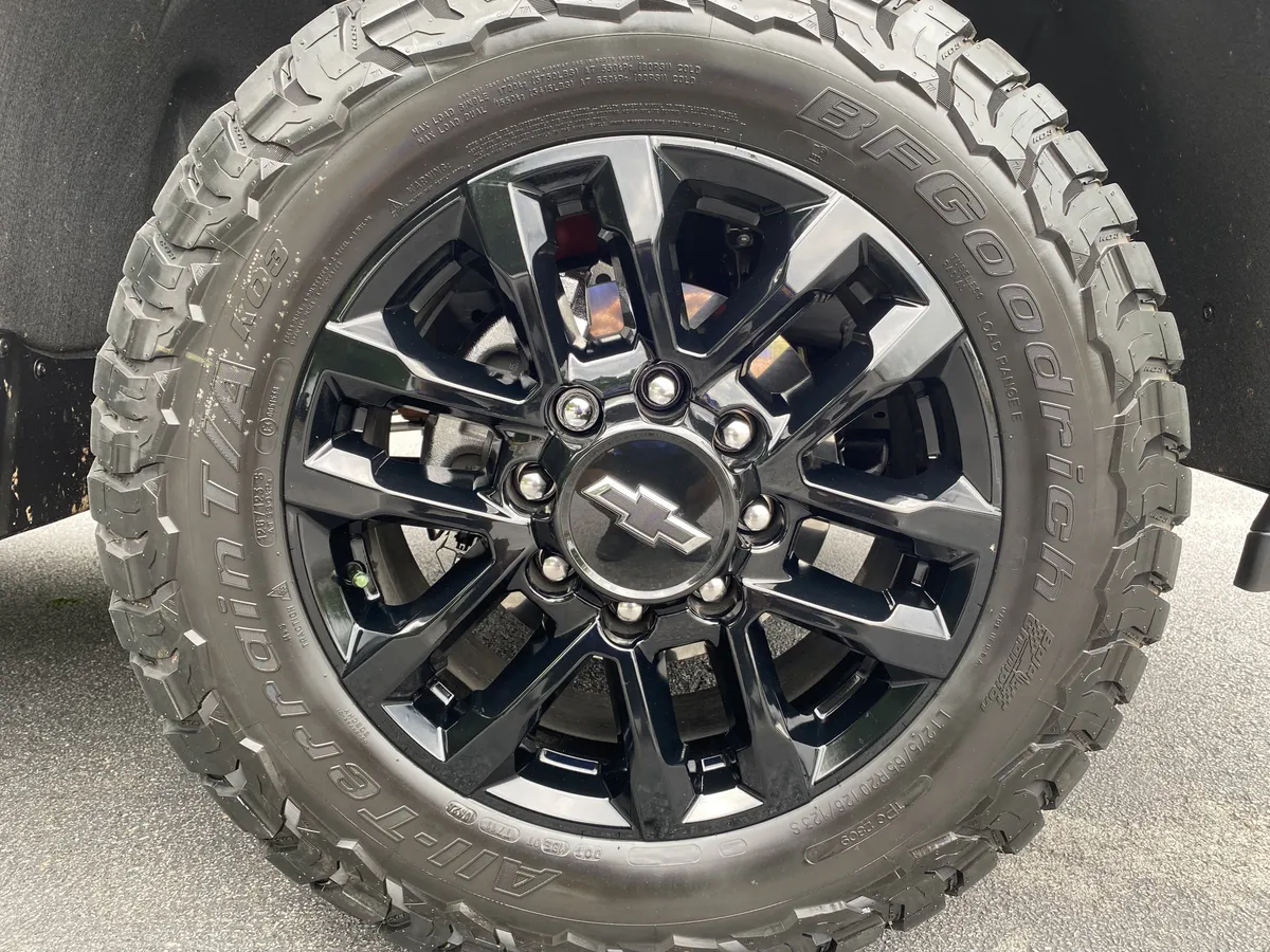 2026 Chevrolet Silverado 2500HD LTZ thumbnail 12