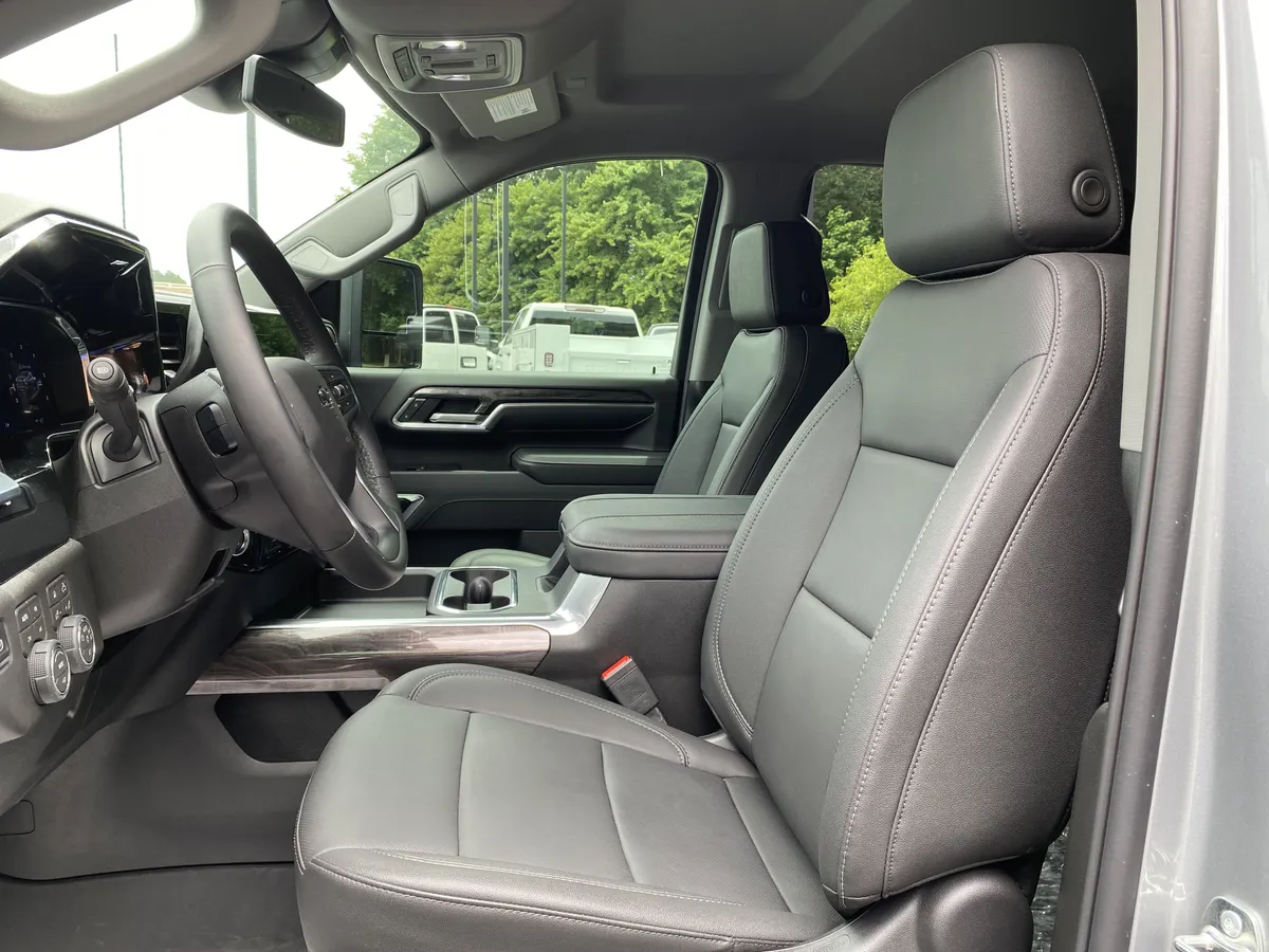 2026 Chevrolet Silverado 2500HD LTZ thumbnail 15