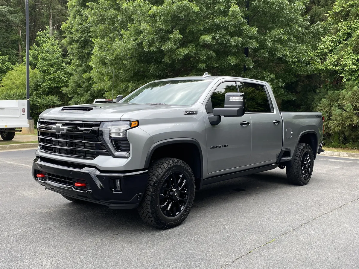 2026 Chevrolet Silverado 2500HD LTZ thumbnail 4