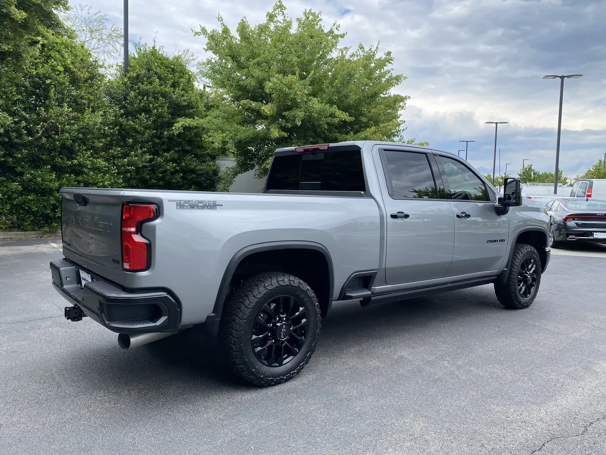 2026 Chevrolet Silverado 2500HD LTZ thumbnail 8