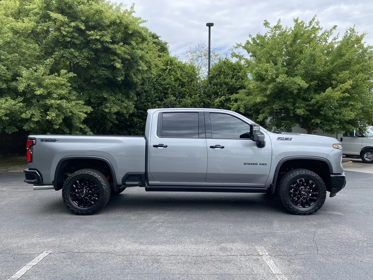2026 Chevrolet Silverado 2500HD LTZ thumbnail 9