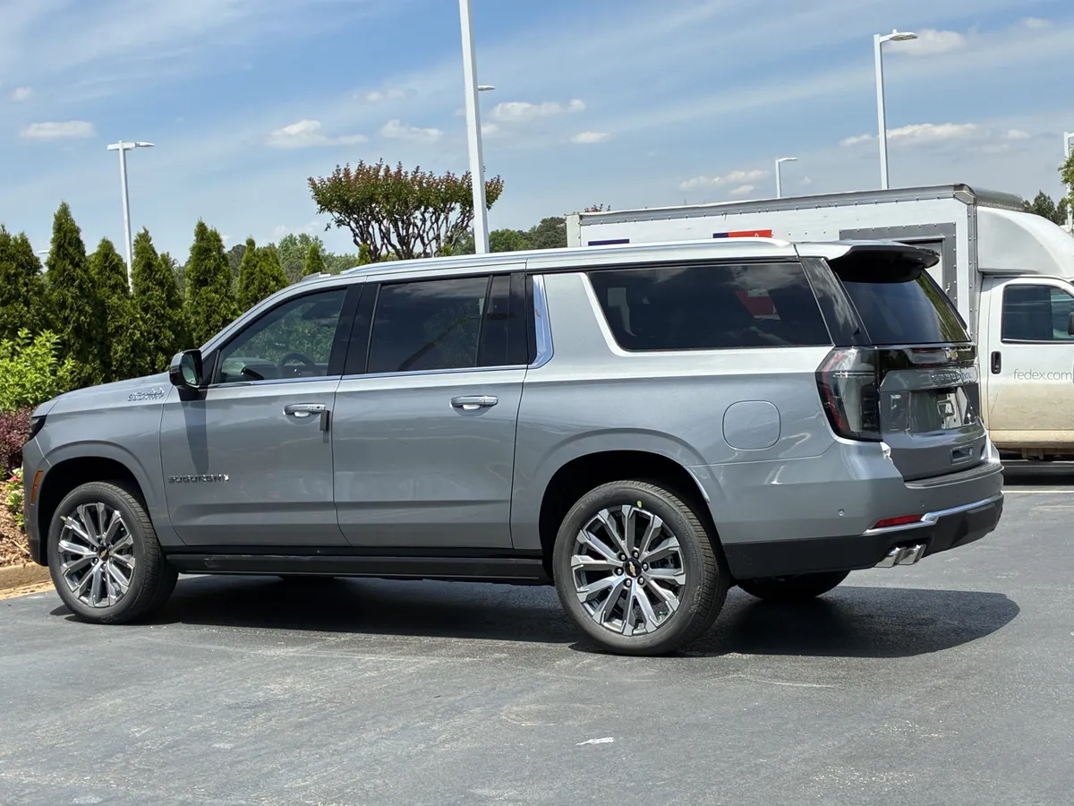 2026 Chevrolet Suburban High Country thumbnail 10