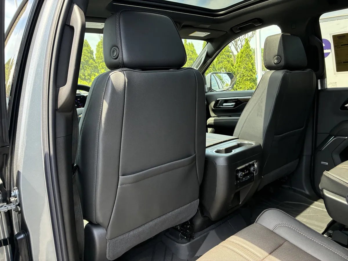 2026 Chevrolet Suburban High Country thumbnail 15