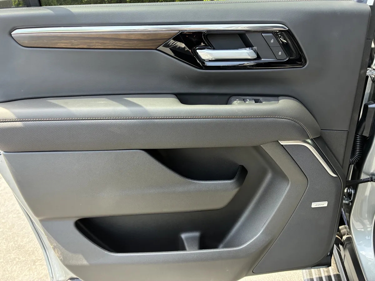 2026 Chevrolet Suburban High Country thumbnail 16