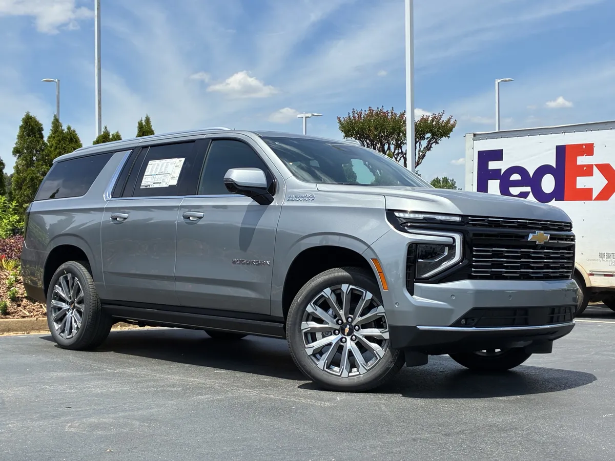 2026 Chevrolet Suburban High Country thumbnail 2