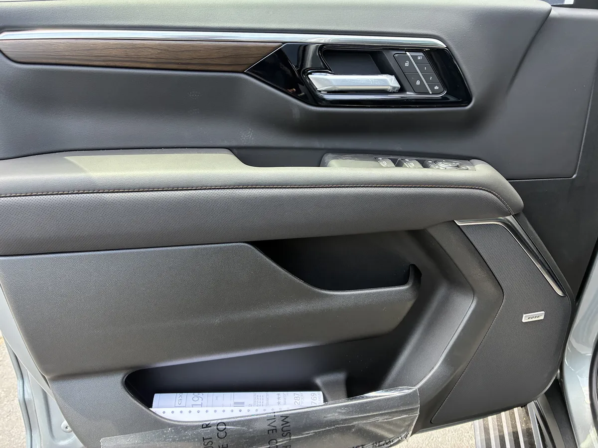 2026 Chevrolet Suburban High Country thumbnail 24