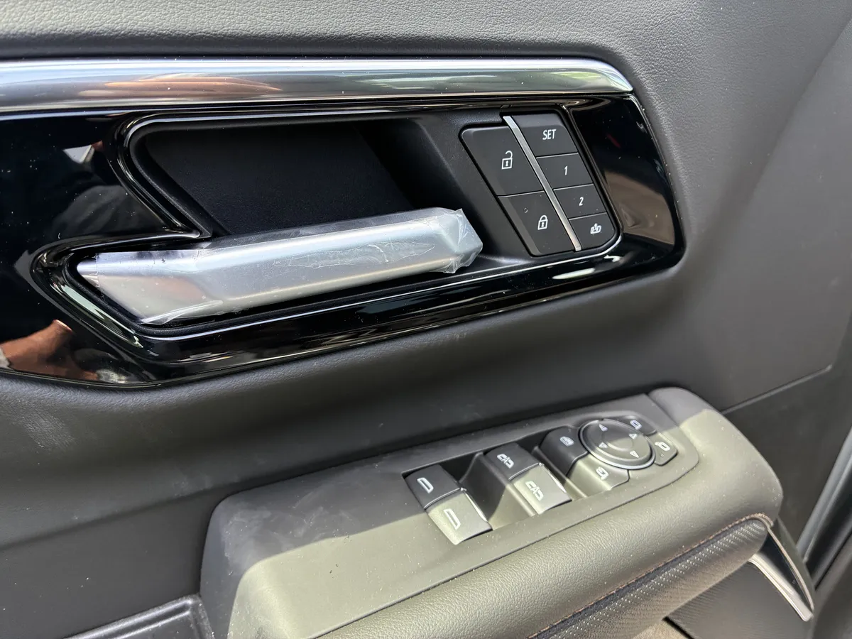 2026 Chevrolet Suburban High Country thumbnail 25