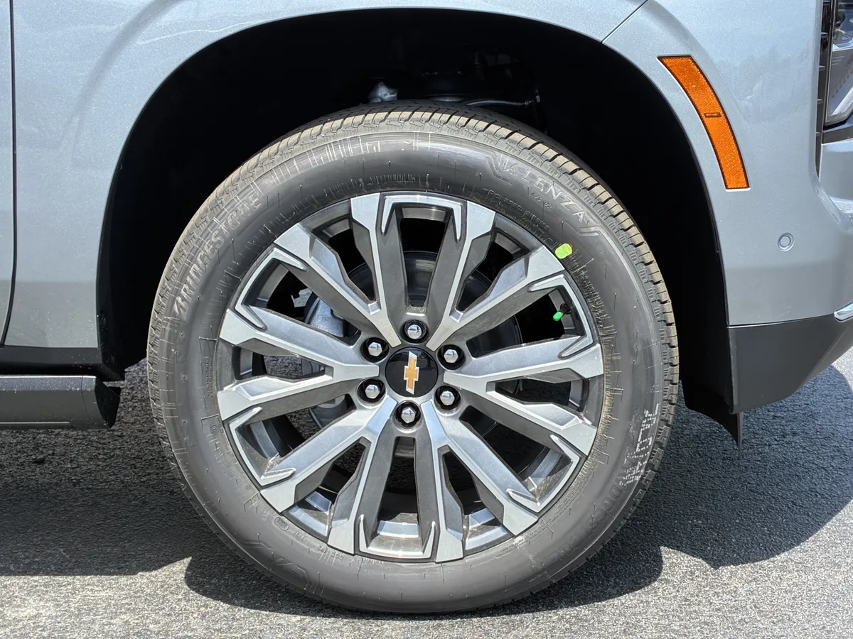 2026 Chevrolet Suburban High Country thumbnail 6