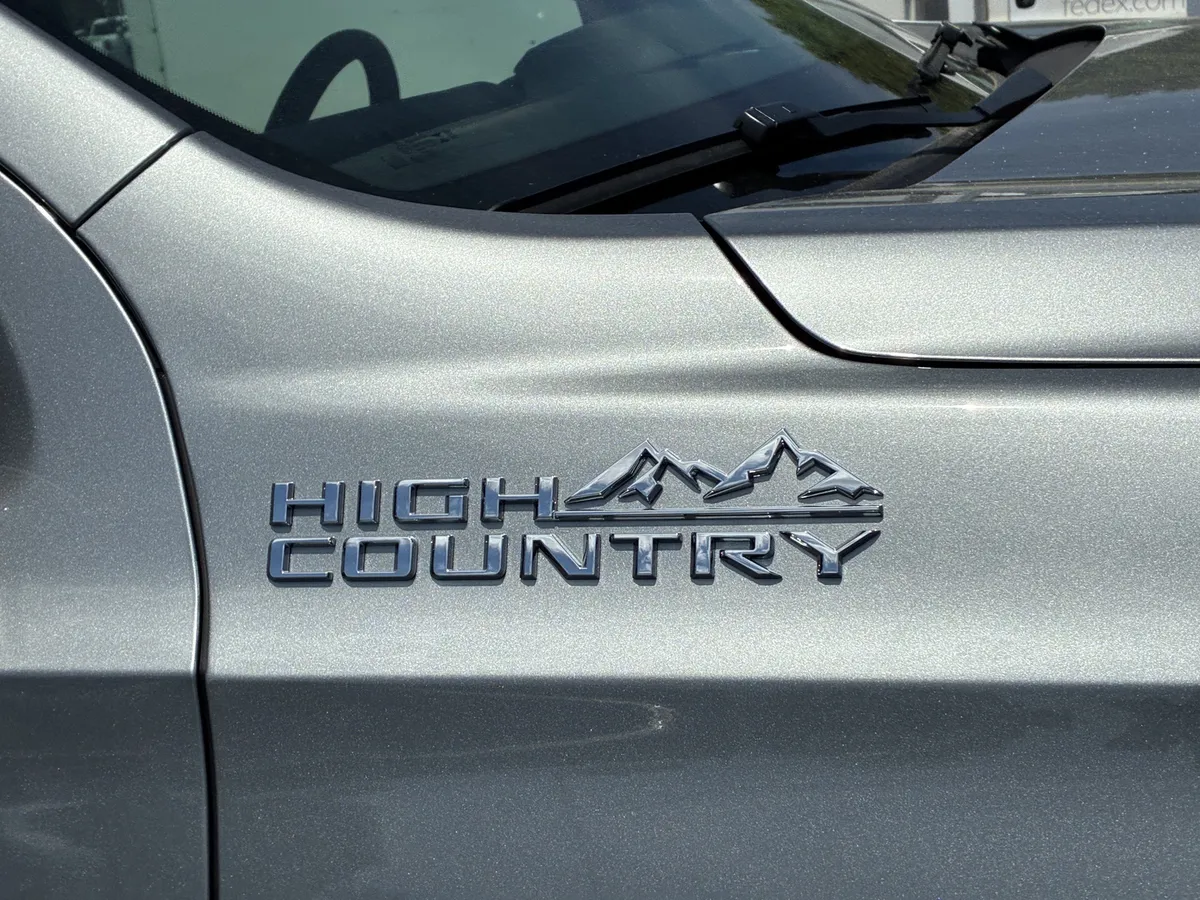 2026 Chevrolet Suburban High Country thumbnail 8