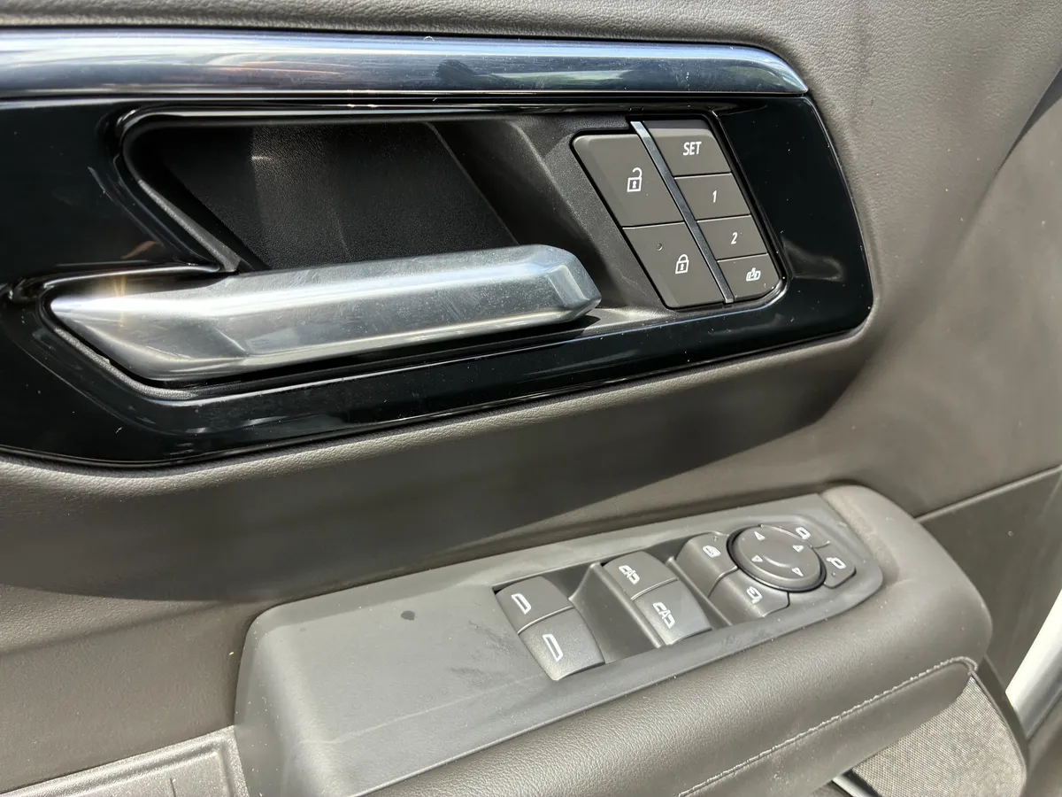 2026 Chevrolet Tahoe LT thumbnail 15