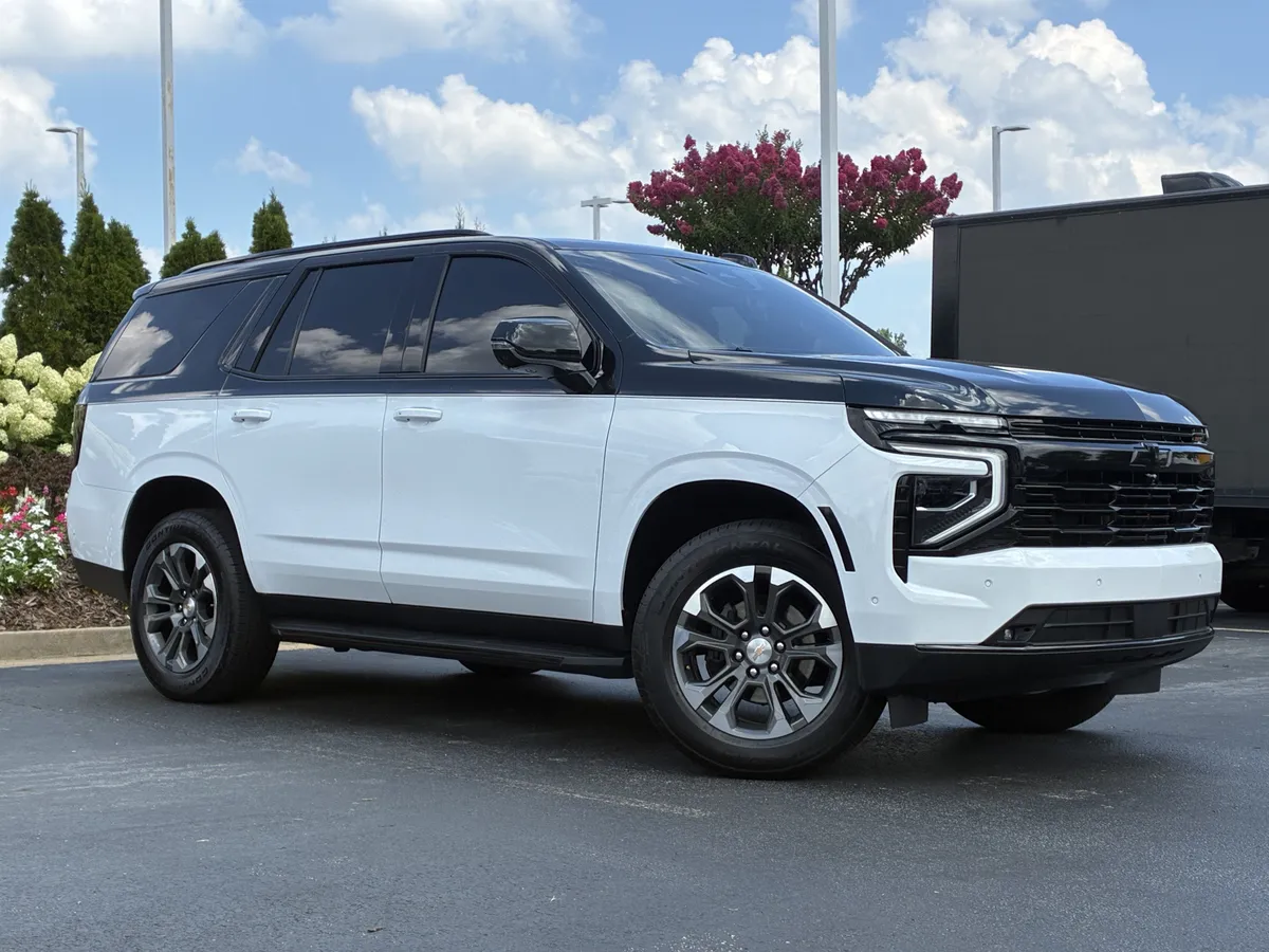 2026 Chevrolet Tahoe LT thumbnail 2