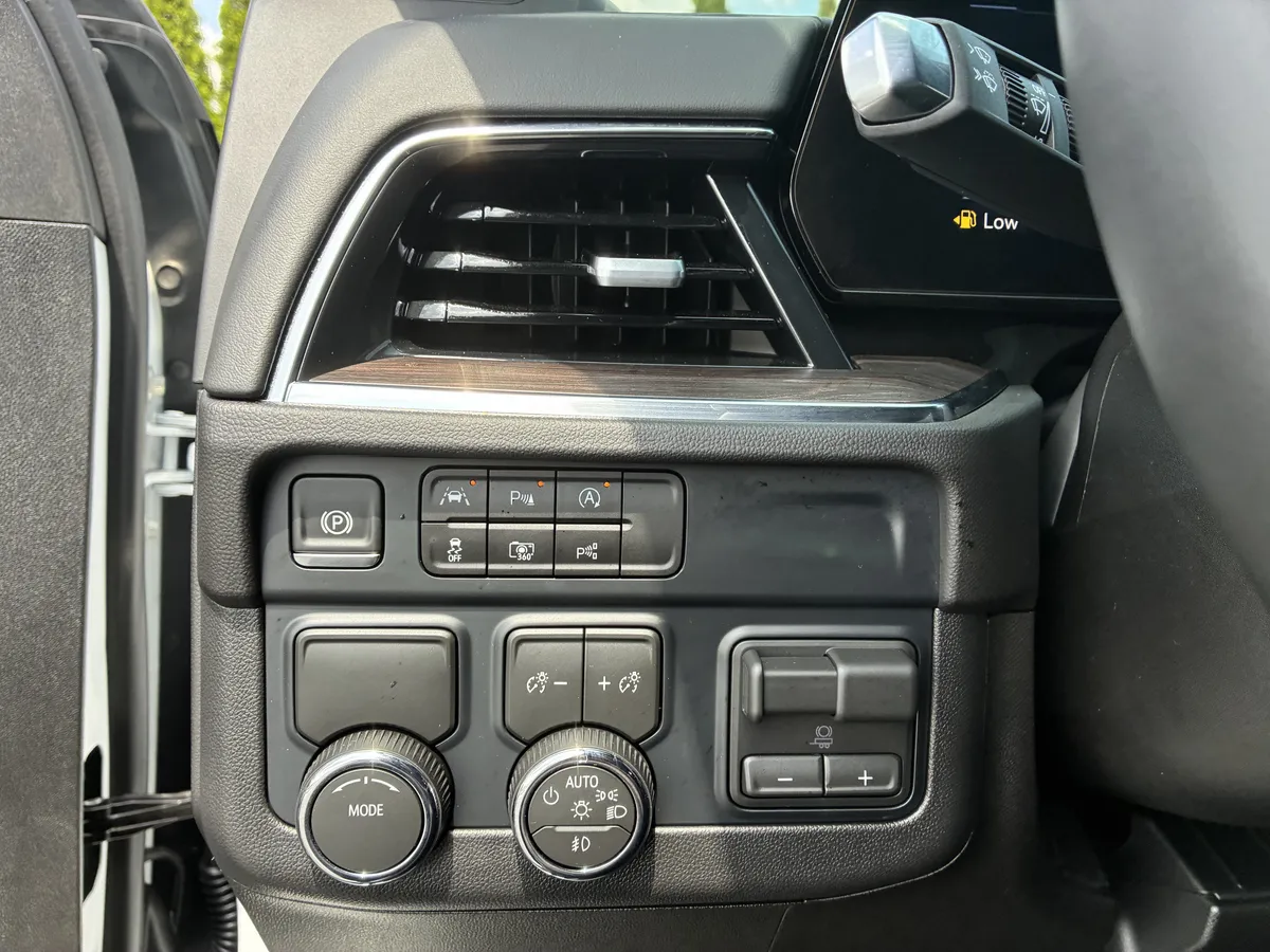 2026 Chevrolet Tahoe LT thumbnail 26