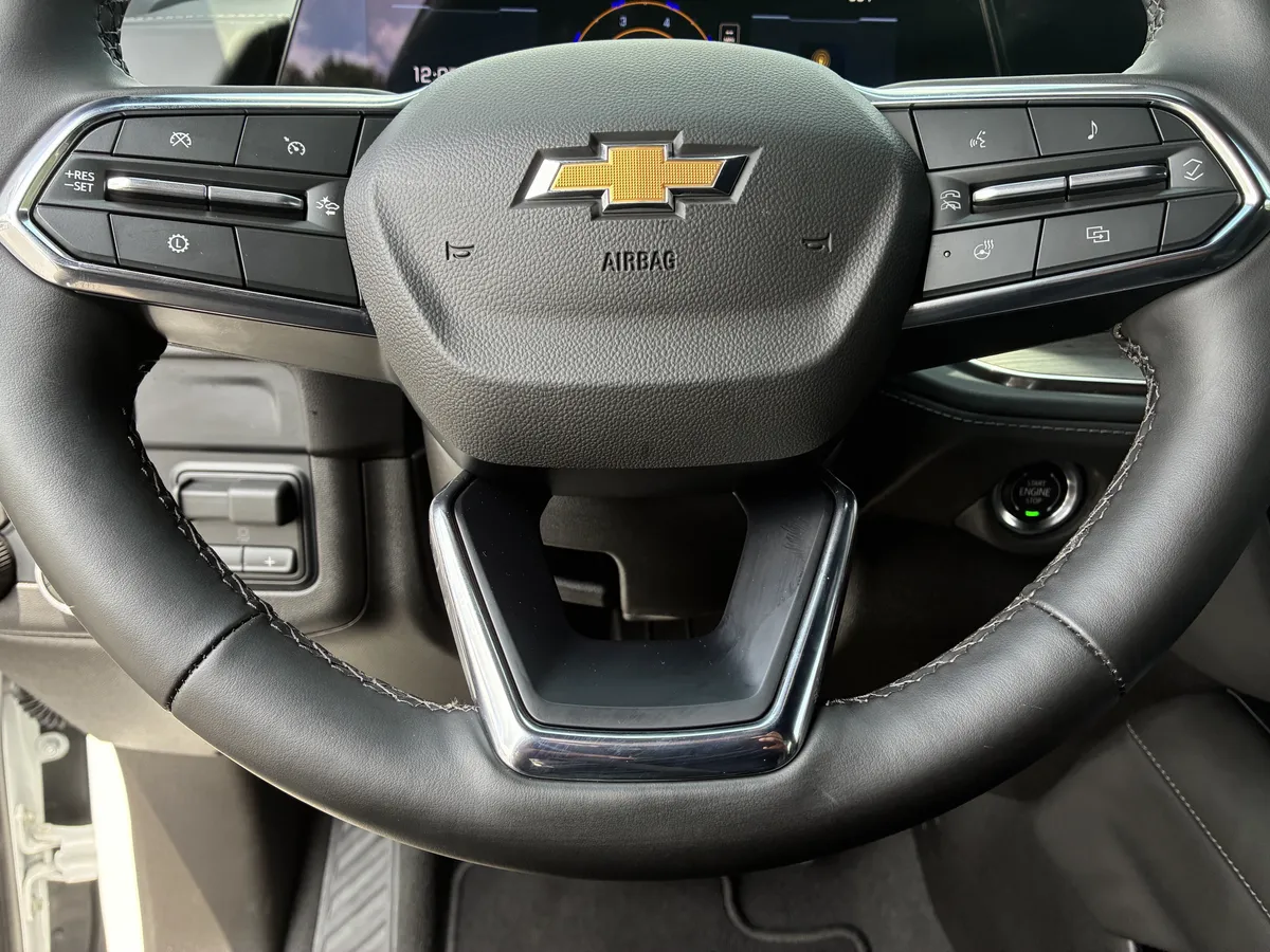 2026 Chevrolet Tahoe LT thumbnail 3