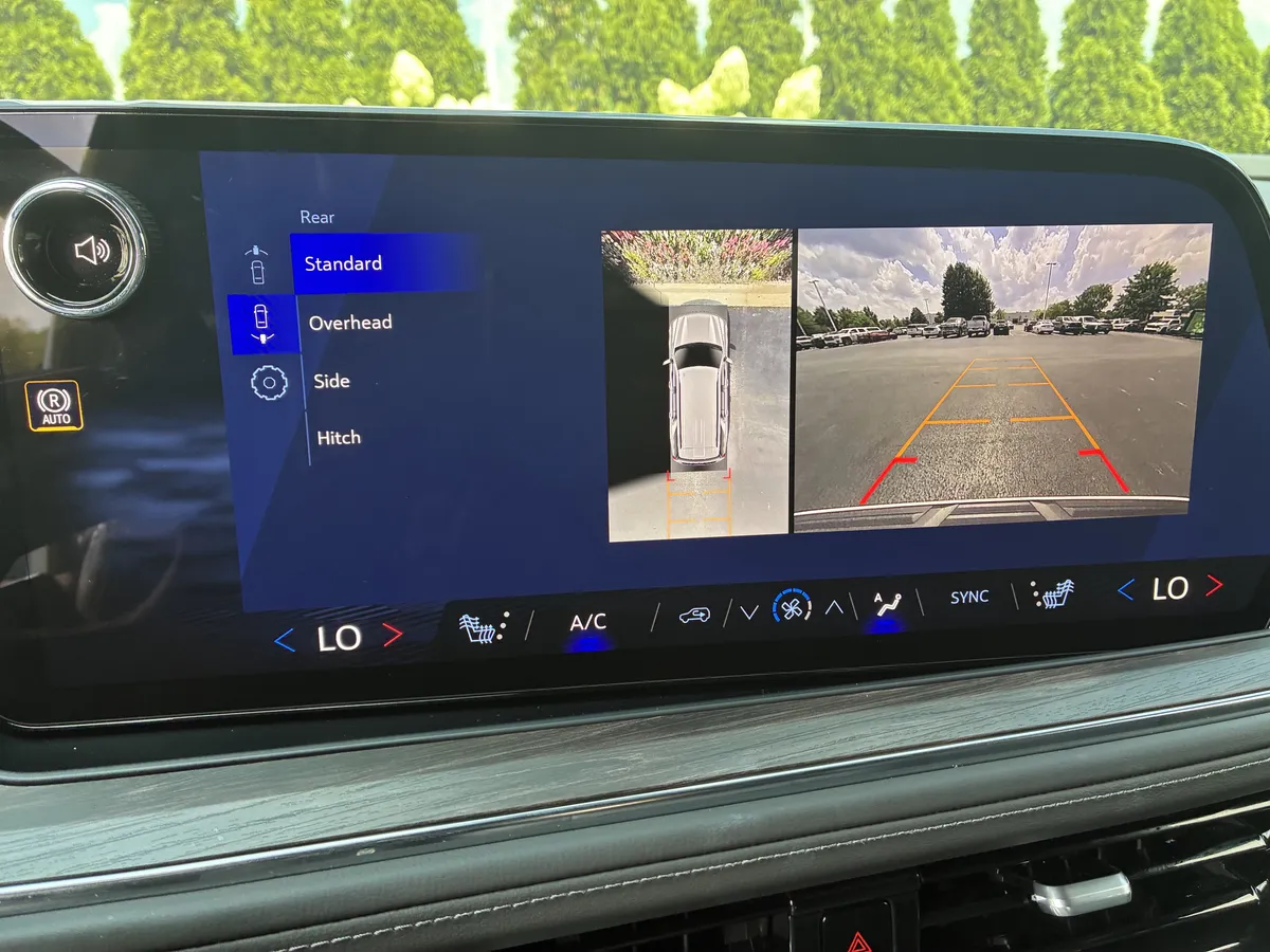 2026 Chevrolet Tahoe LT thumbnail 31