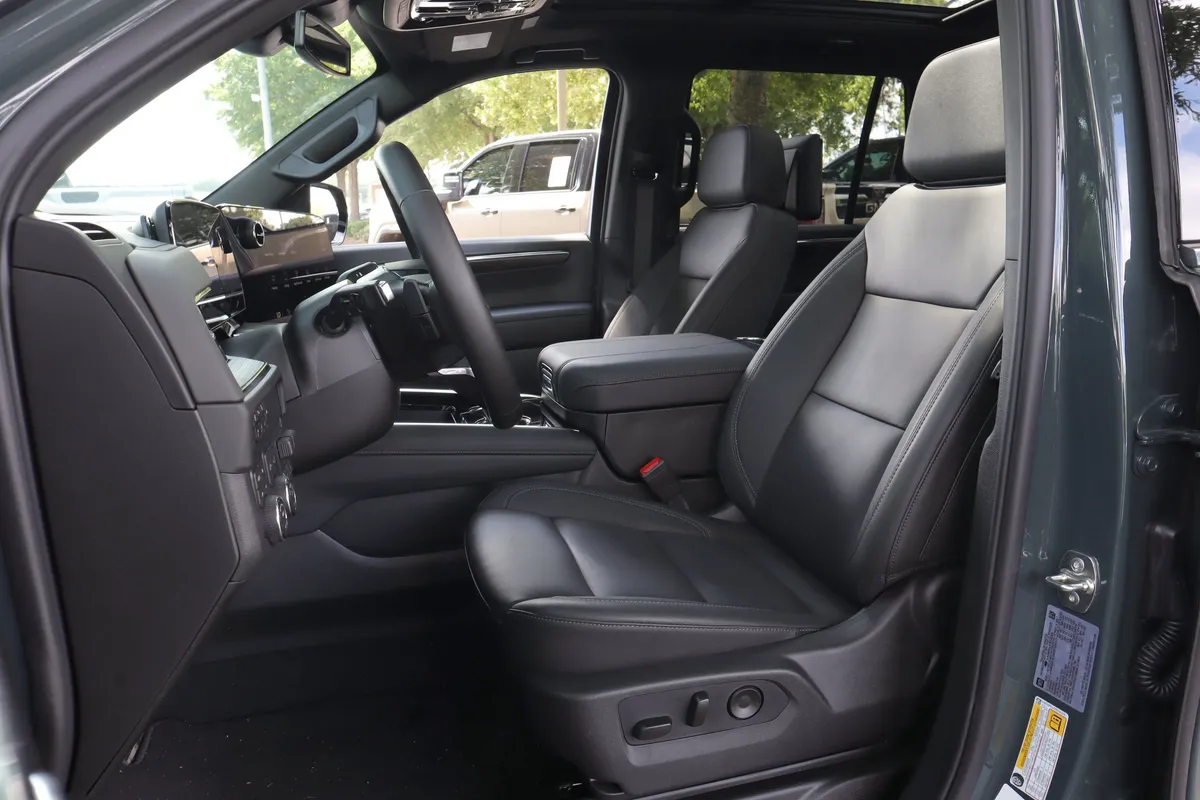 2026 Chevrolet Tahoe Z71 thumbnail 8