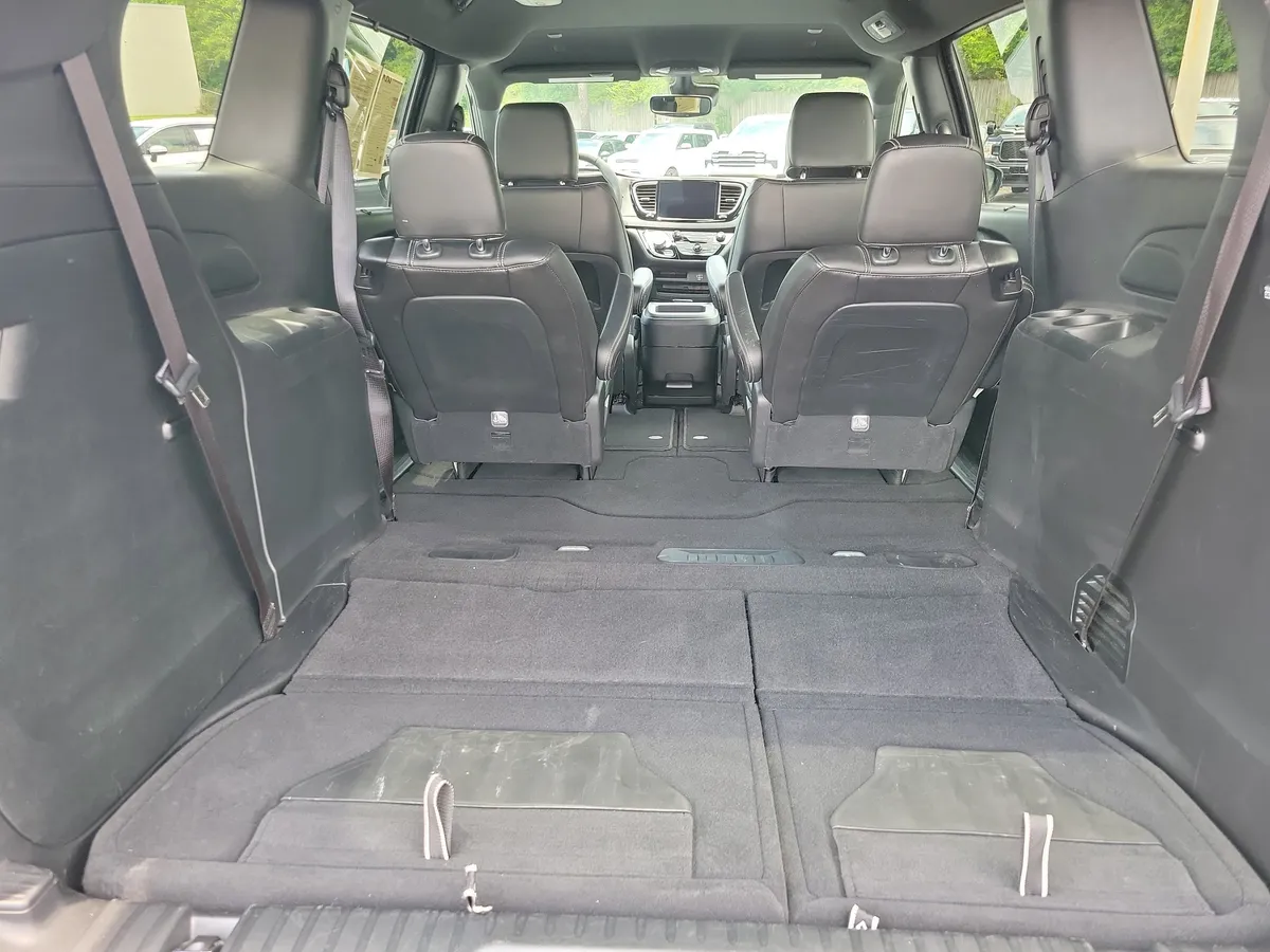 2026 Chrysler Pacifica Select thumbnail 11
