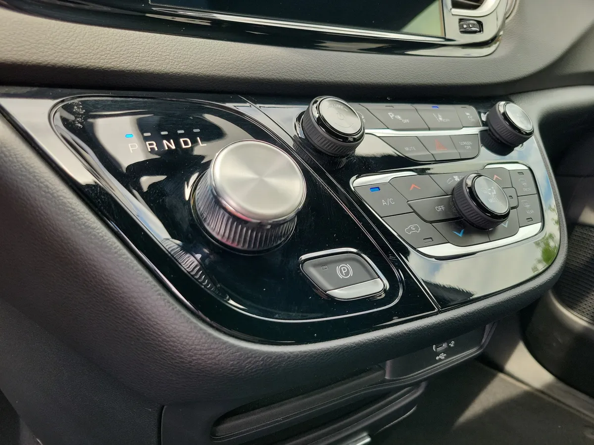 2026 Chrysler Pacifica Select thumbnail 15