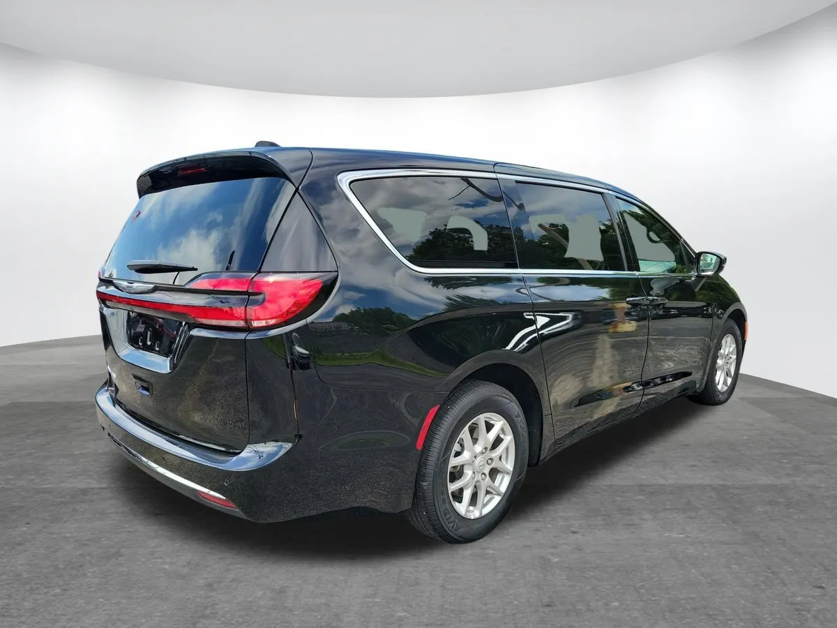 2026 Chrysler Pacifica Select thumbnail 25