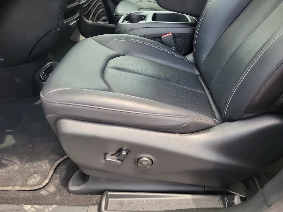 2026 Chrysler Pacifica Select thumbnail 5
