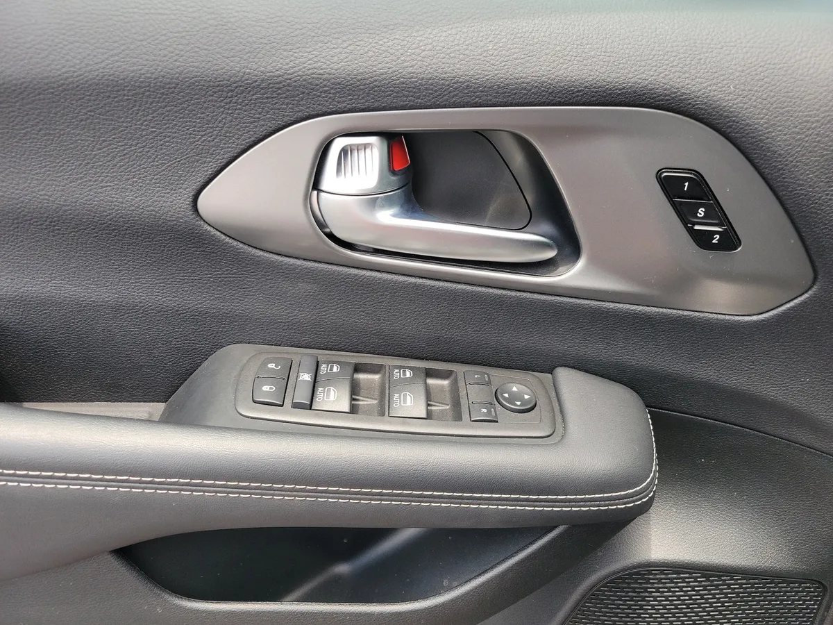 2026 Chrysler Pacifica Select thumbnail 7