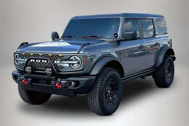 2026 Ford Bronco Badlands thumbnail 2