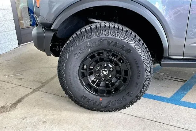 2026 Ford Bronco Badlands thumbnail 28